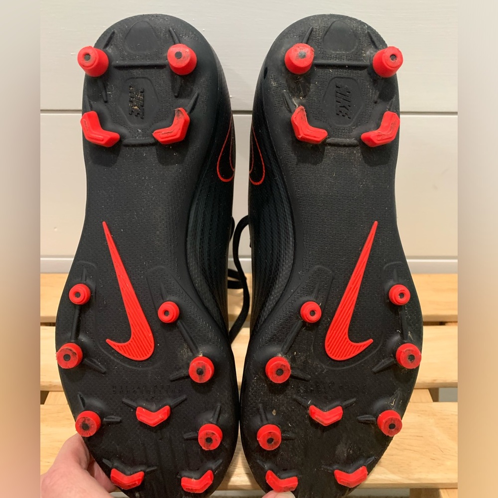 Nike, soccer cleats.  Black and red, like new condition. - Picture 11 of 11